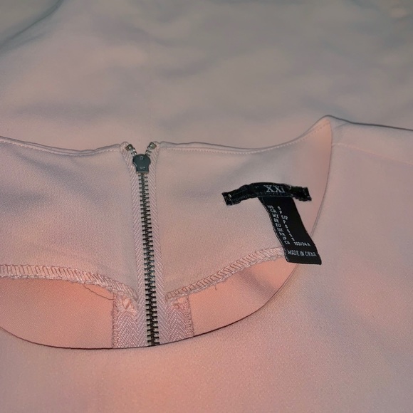 Forever 21 baby pink top w/ zipper in back - Picture 4 of 4